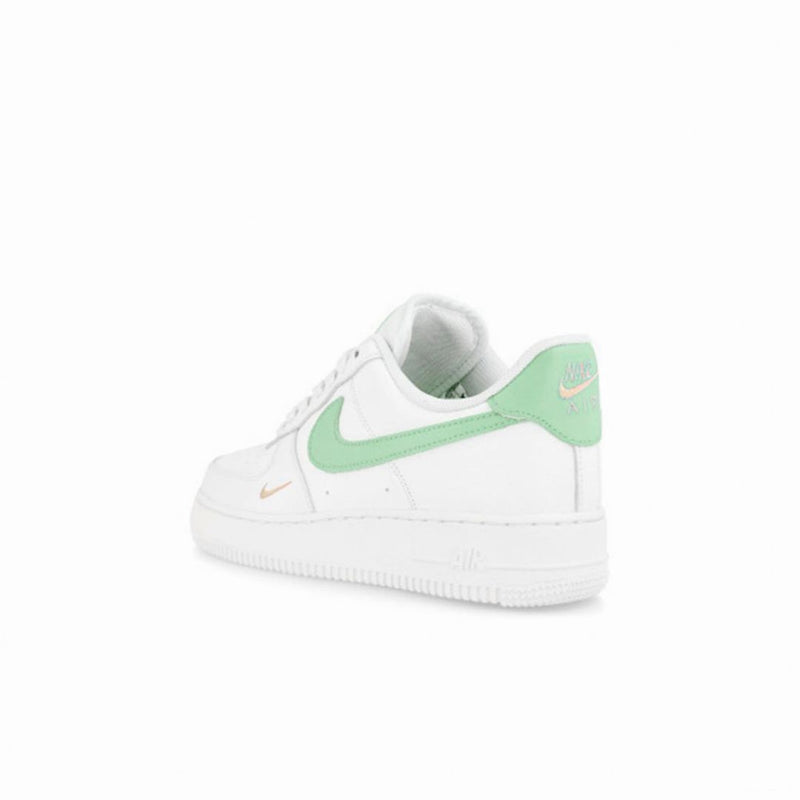 Tênis Nike Air Force 1 Essential - Branco e Verde Menta - Poder e Elegância