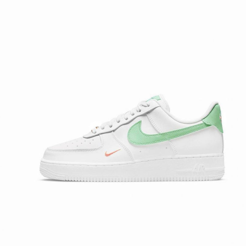 Tênis Nike Air Force 1 Essential - Branco e Verde Menta - Poder e Elegância