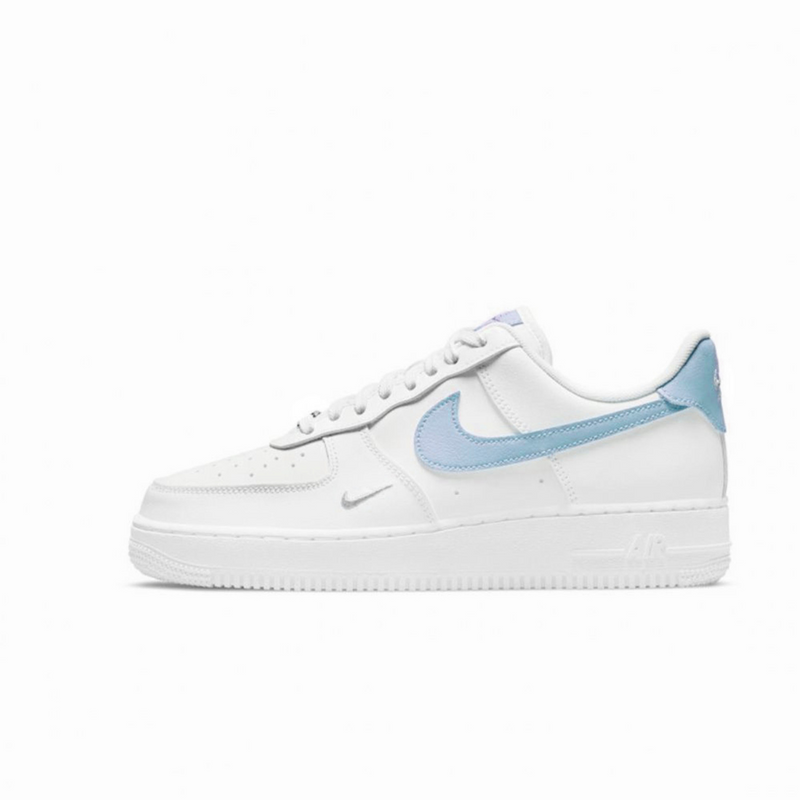 Tênis Nike Air Force Essential - Estilo e Desempenho em um Ícone Moderno