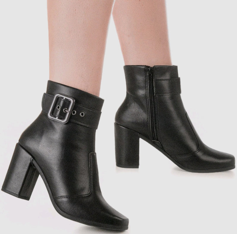 Bota Sofia - Salto Quadrado - Estilo e Conforto para o Inverno